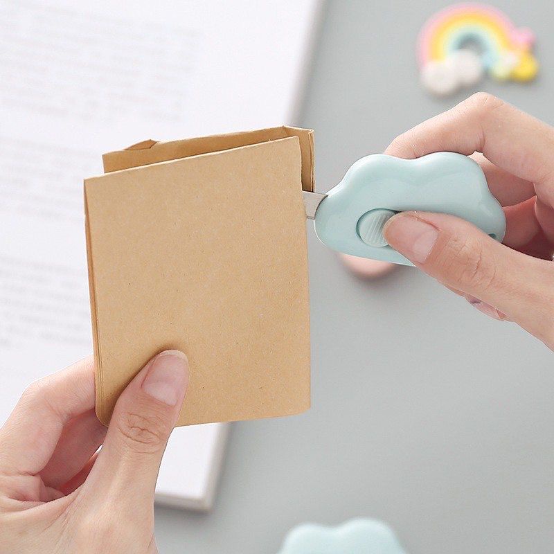 Pisau Cutter Mini Model Awan Alat Bantu Potong Kertas Plastik Unboxing Paket Perlengkapan ATK Sekolah Travel Size Cloud