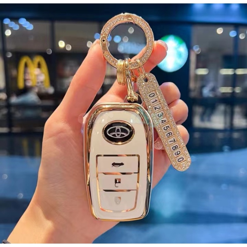 Totoyota Terlaku key cover Remote key case Dengan Rantai Fashion Kreatif Keyring Gift Vios Fortuner Innova CorollaYaris Altis Hiace Avanza Land Cruiser Hilux Camry Wigo RAV4 Revo