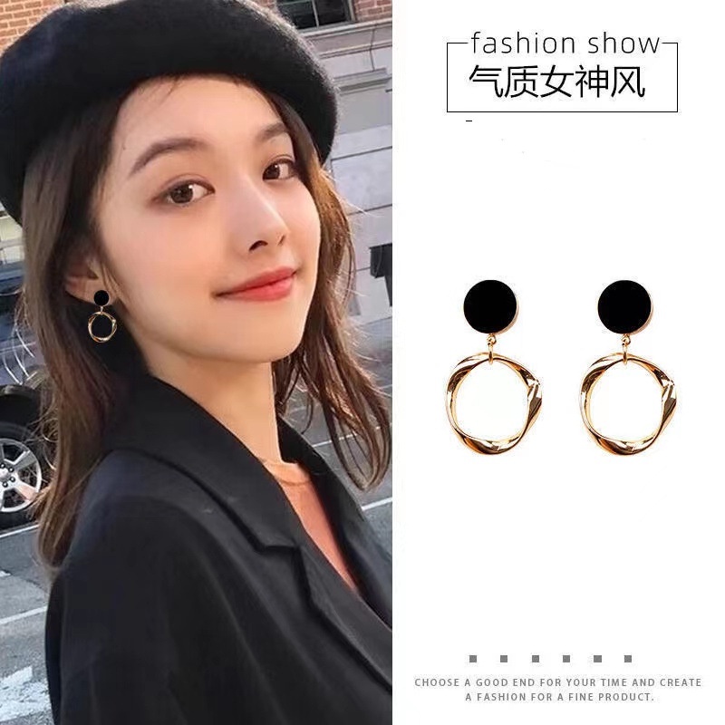 Anting Lingkaran Korea Temperamen Perempuan High-End Jarum Perak ins Gaya Anting Hitam2022 Gaya Baru Rasa Desain Trendi