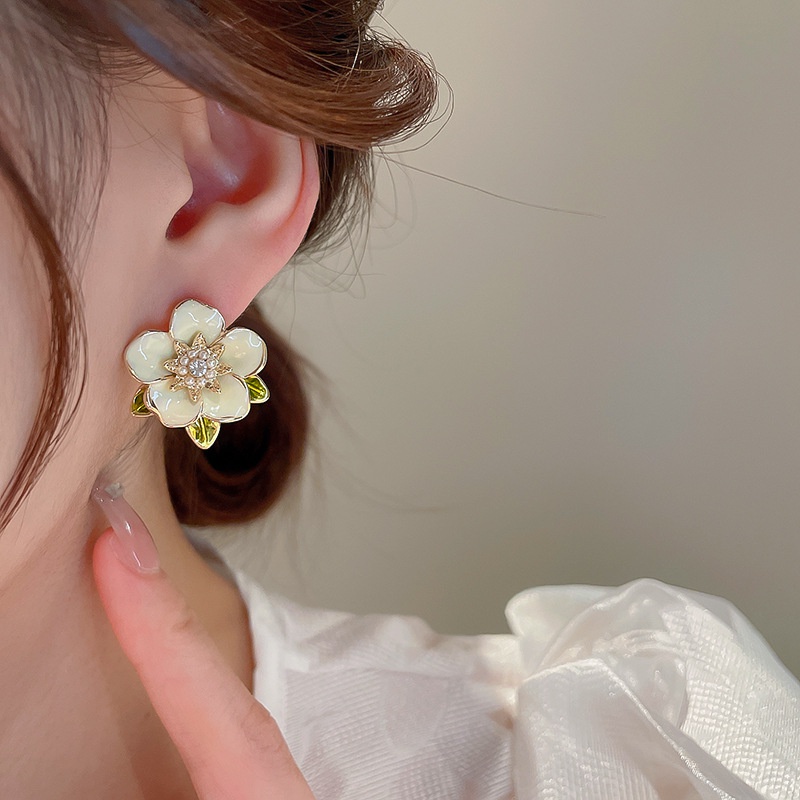 French Retro Berlian Imitasi Bunga Mutiara Kecil Segar Manis Anting Fashion