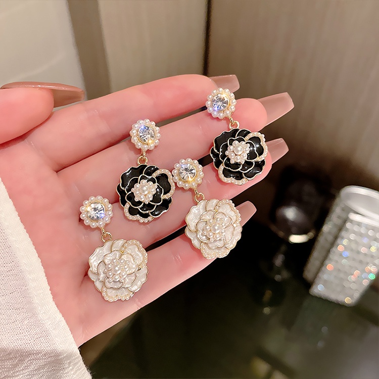 Anting Mutiara Temperamen Bunga Hitam Vintage Aksesoris Korea Wanita