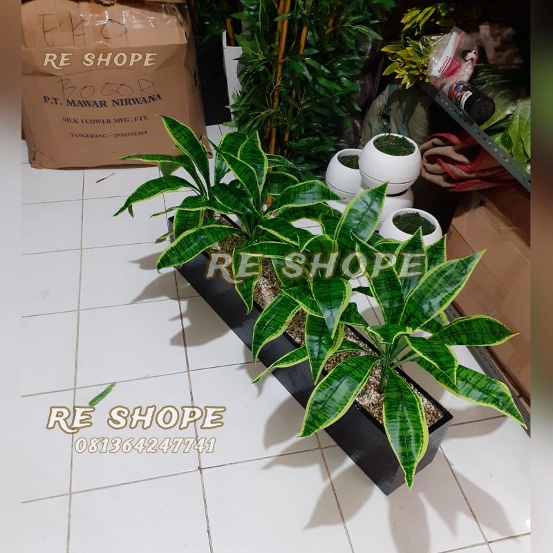 Partisi Daun Lidah Mertua Pohon Plastik Dekorasi Artificial