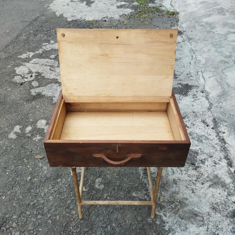 Pajangan Vintage Meja Pipa Besi Koper Kayu Lawas GRAB ONLY