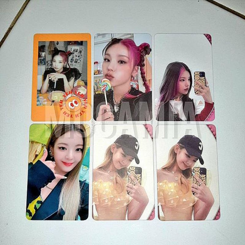 [Itzy] Yeji Lia Ryujin Chaeryong Yuna Signed - Crazy In Love (CIL) Official Photocard Polaroid Signe