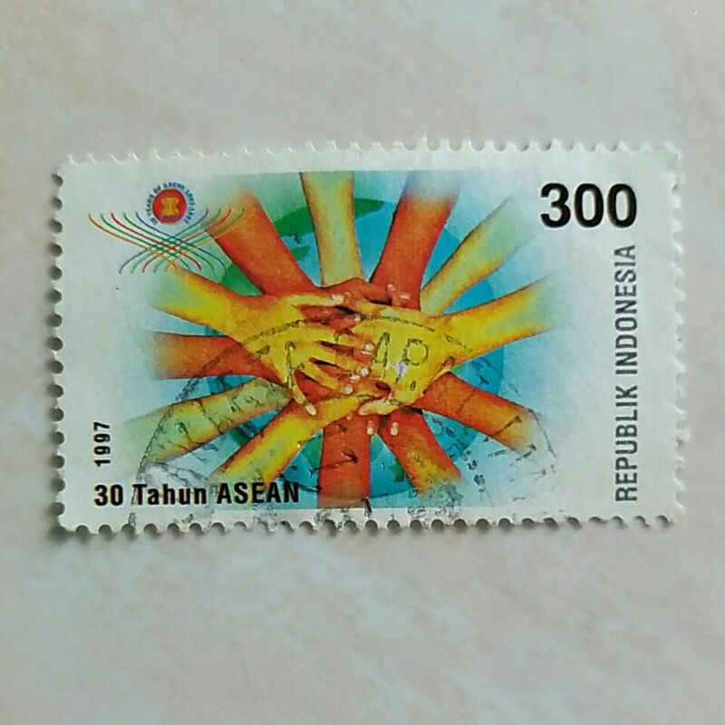 

(AD) Perangko Indonesia 1997 30 Tahun Asean 300 rupiah used