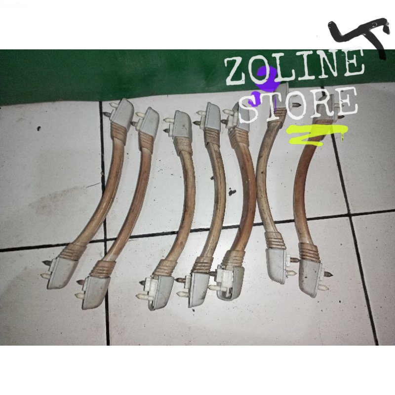 Pegangan Tangan di Plafon Mobil Timor