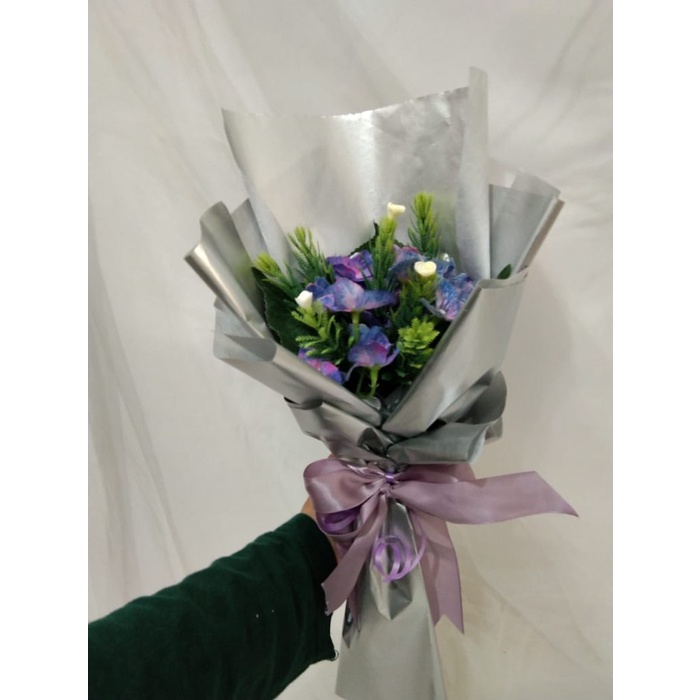 

Buket Bunga Wisuda | Hand bouquet | Florist | Hampers lebaran Ungu