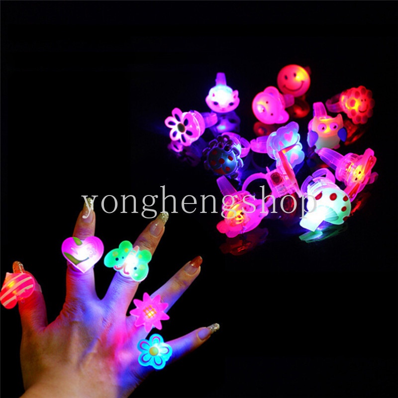 Mainan Cincin Luminous glow in the dark Motif Kartun Untuk Anak