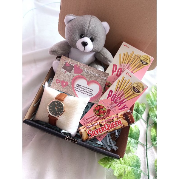 

Hampers Valentine,Kado Birthday, anniversary gift box cewe.
