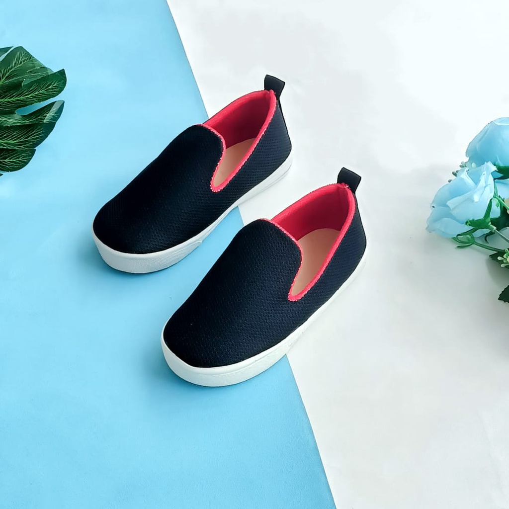 Sepatu sekolah anak perempuan dan laki-laki slip-on termurah polos hitam