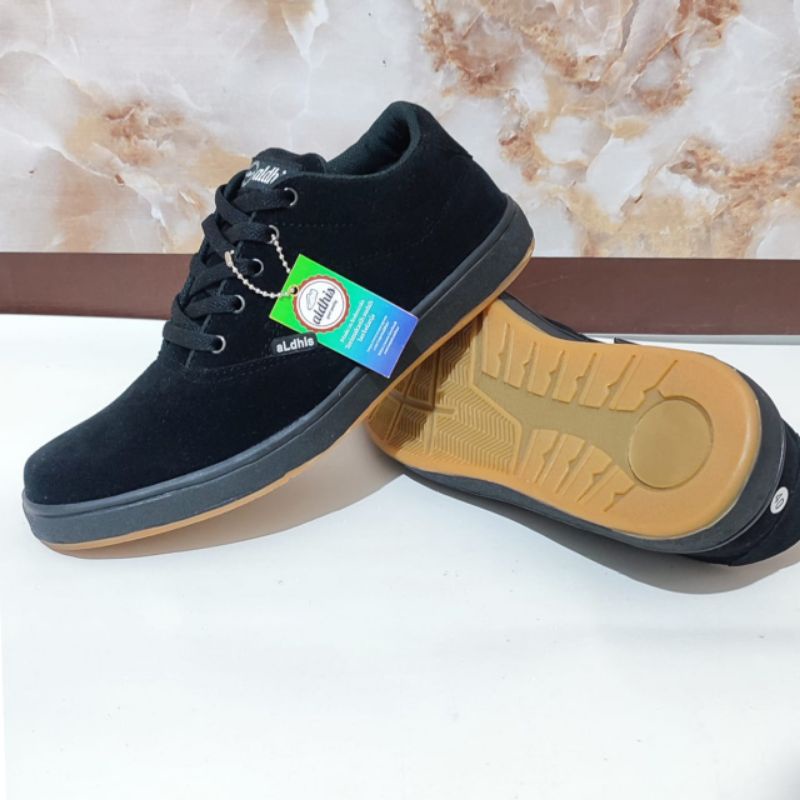 Sepatu Sneakers Pria Original Aldhis H031 Kets Casual Hitam Polos Untuk Sekolah