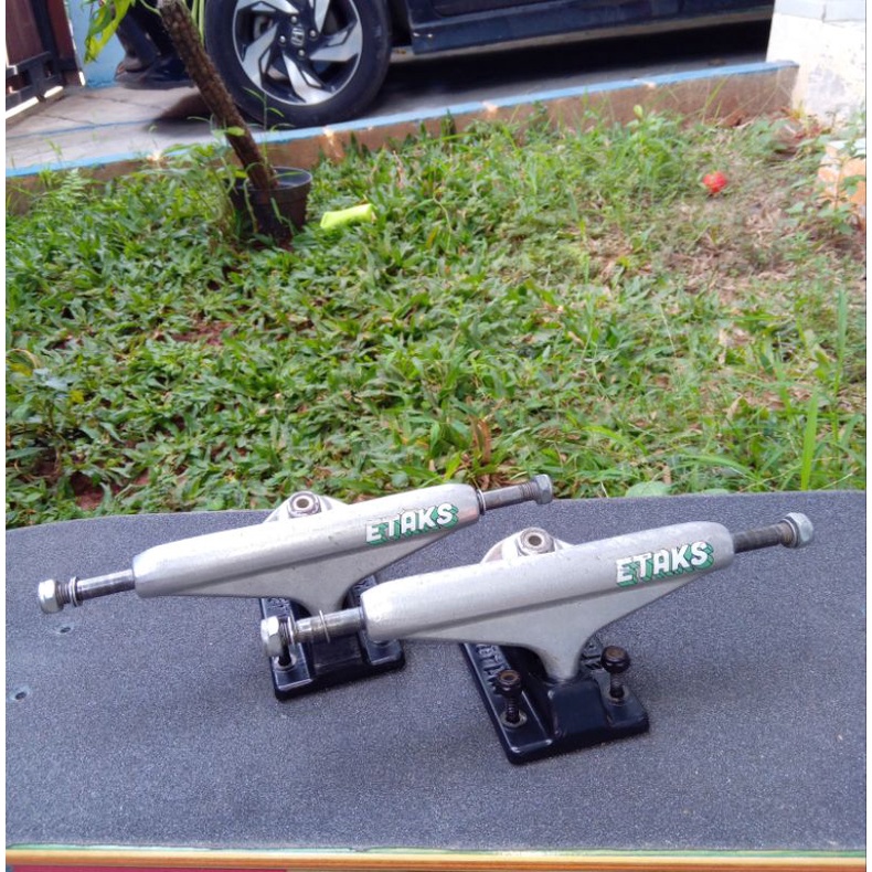 Skateboard Truck Etaks Hollow + boltnuts second / bekas