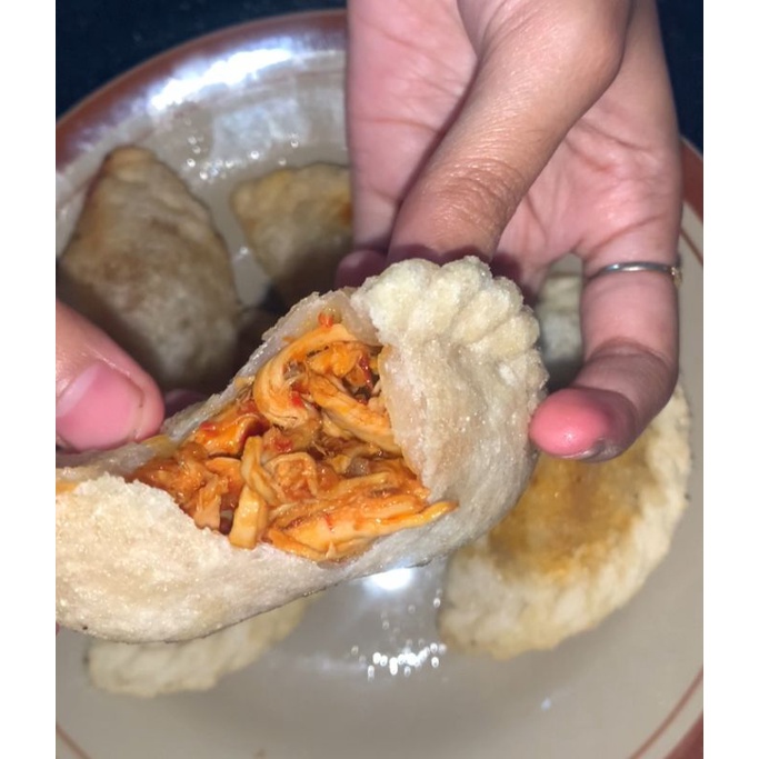 

cireng isi ayam suwir pedass isi 4