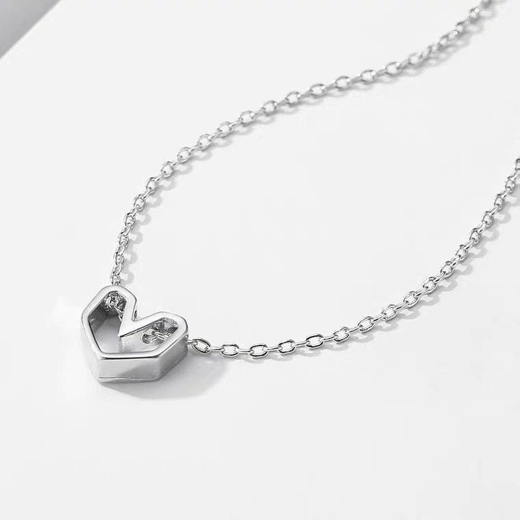 Kalung Rantai Klavikula Bentuk Hati | Kalung Rantai Dengan Liontin Hati Hollow Untuk Wanita | Aksesoris Bahan Stainless Steel Untuk Wanita