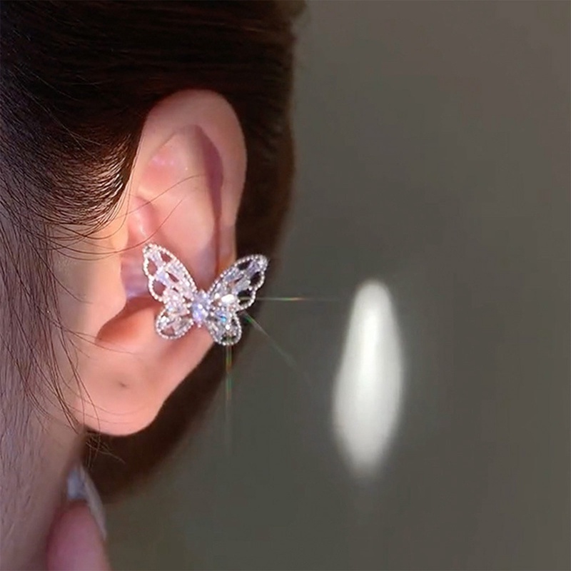 Anting Tusuk Kupu-Kupu Warna Silver Lucu Dengan Batu Zircon Bling Untuk Wanita Fashion Jewelry Anting Korea