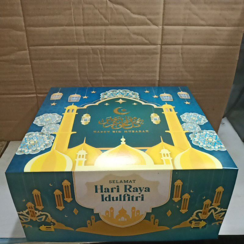 

Dus Box Kotak Kue Idul Fitri Happy Eid Mubarak 25 x 25 x 12 cm