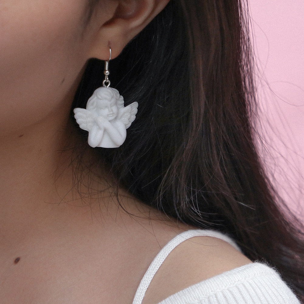 Anting Malaikat Putih Murni Retro Cupid Relief Figure Anting Kepribadian