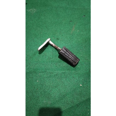Step Footstep Pijakan kaki Suzuki Satria Fu sebelah kanan ORIGINAL SECOND