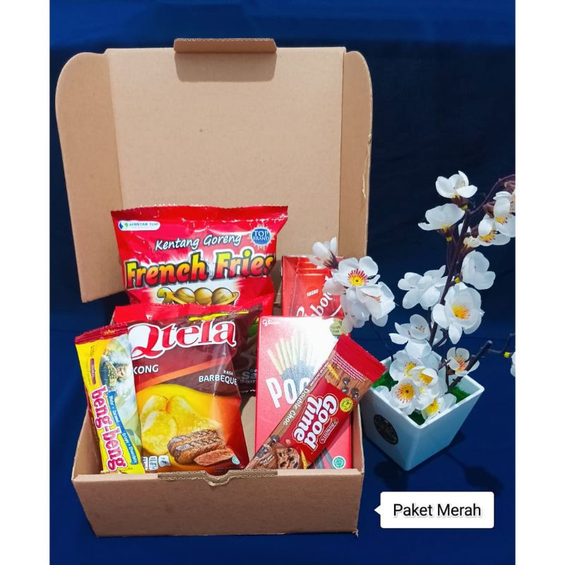 

Snack Box Merah | Kado Ultah | Kado Wisuda | Hampers