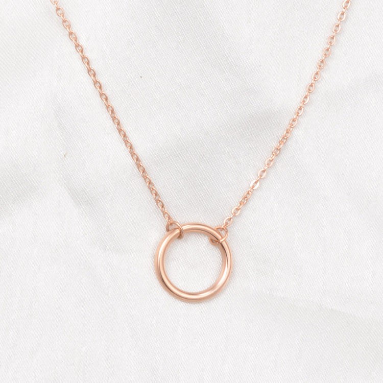 Kalung Rantai Klavikula Pendek Liontin Lingkaran Ganda Bahan Titanium Steel 316L 18K Rose Gold Anti Pudar