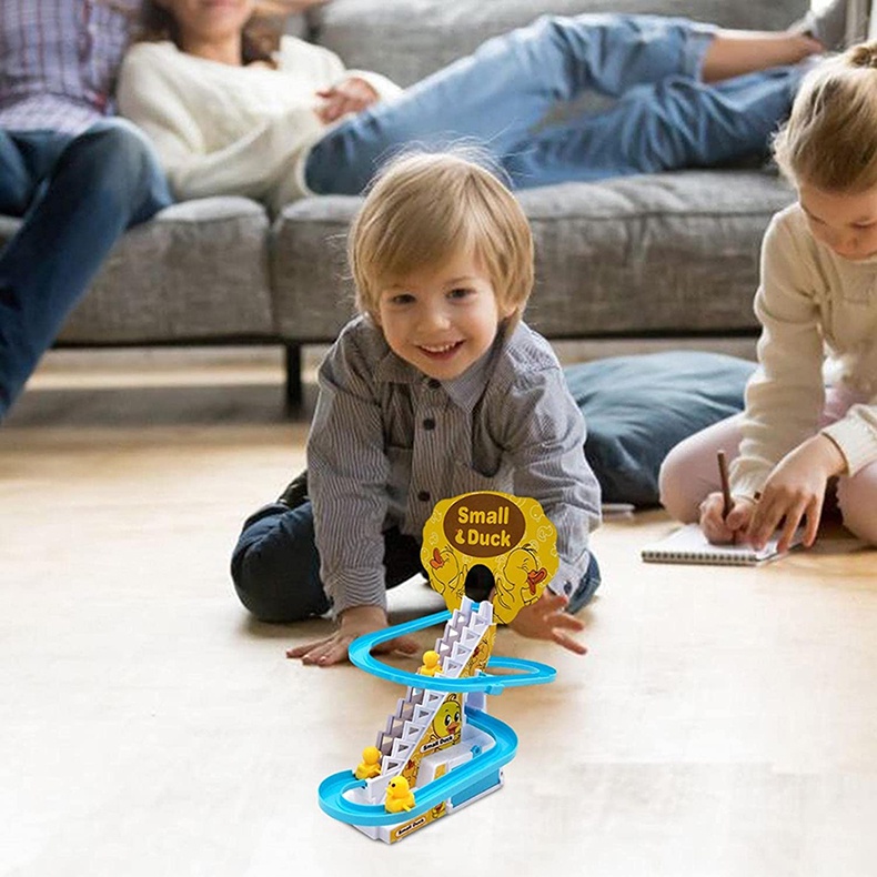 Mainan Bayi Lucu Elektrik Duck Track Mainan Slide Anak Laki-Laki Perempuan Bebek Menaiki Tangga Mainan Bayi Lampu LED Musik Roller Coaster Untuk Anak