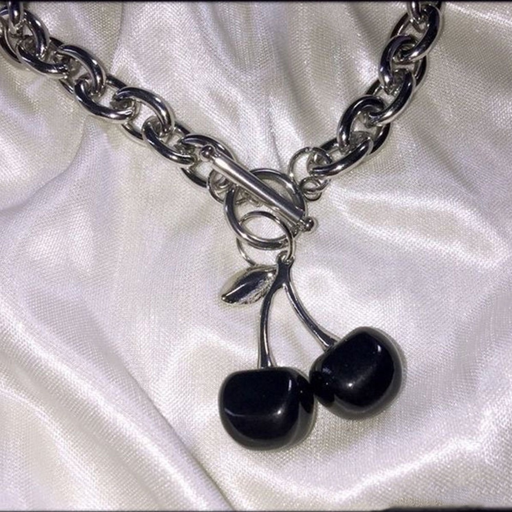 Kalung Desain Cherry | Kalung Rantai Dengan Liontin Warna Hitam | Aksesoris Wanita | Sendok Garpu Bahan Stainless Steel | Bahan Titanium Steel