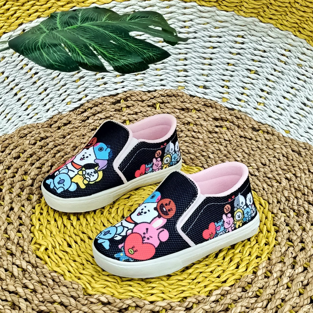 sepatu anak perempuan imitasi motif boneka murah