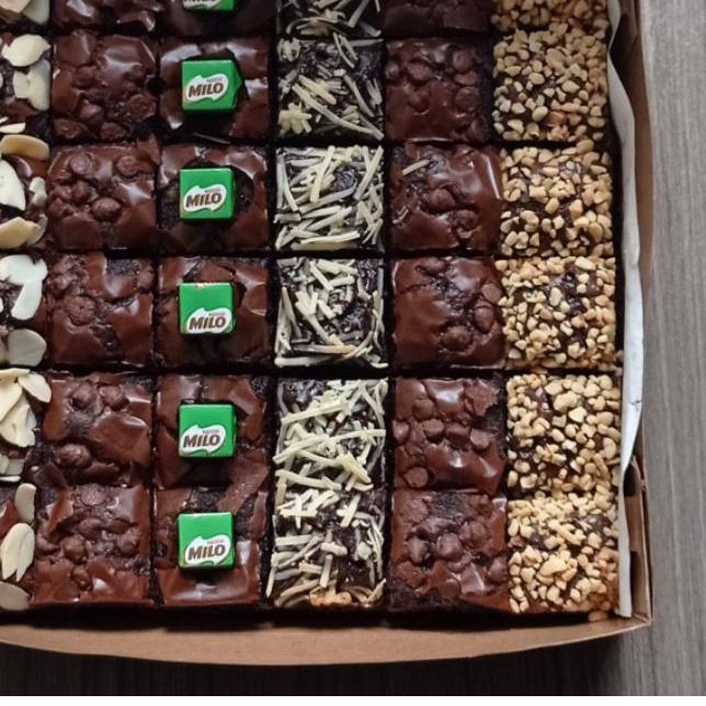

☼ BROWNIES 20x20 cm (Free kartu ucapan) ✳