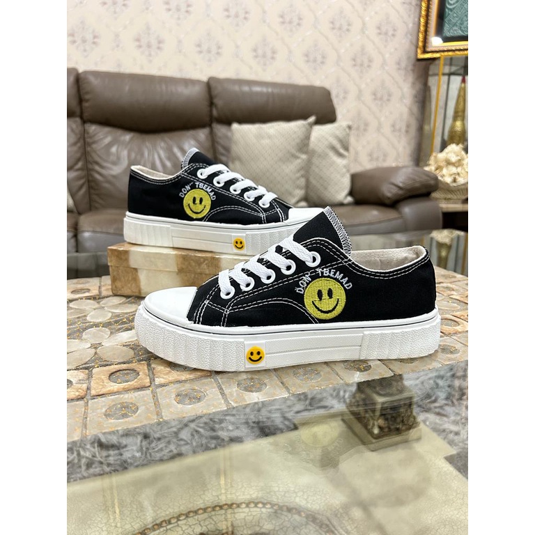 SEPATU SNEAKERS WANITA
