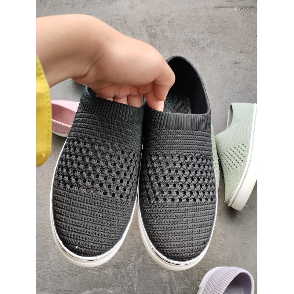 sepatu ATT perempuan slip on anti air RLS 504 /sepatu wanita att termurah