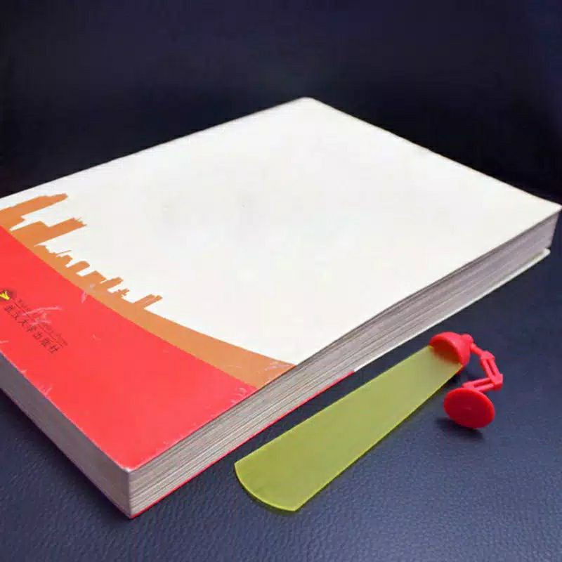 

Terlaris ✨ -Pembatas Buku Bookmark Bentuk Lampu Baca Lucu Unik Simple Praktis Alat Tulis Stationery- 2.2.23