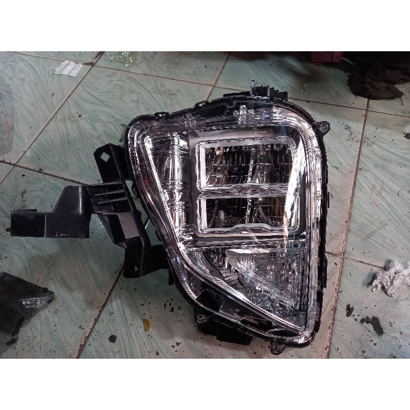 lampu depan mitsubishi xpander croos kiri