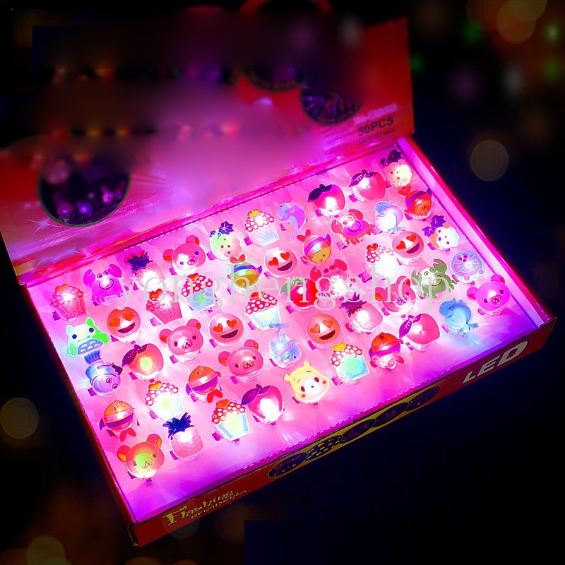 Mainan Cincin Luminous glow in the dark Motif Kartun Untuk Anak