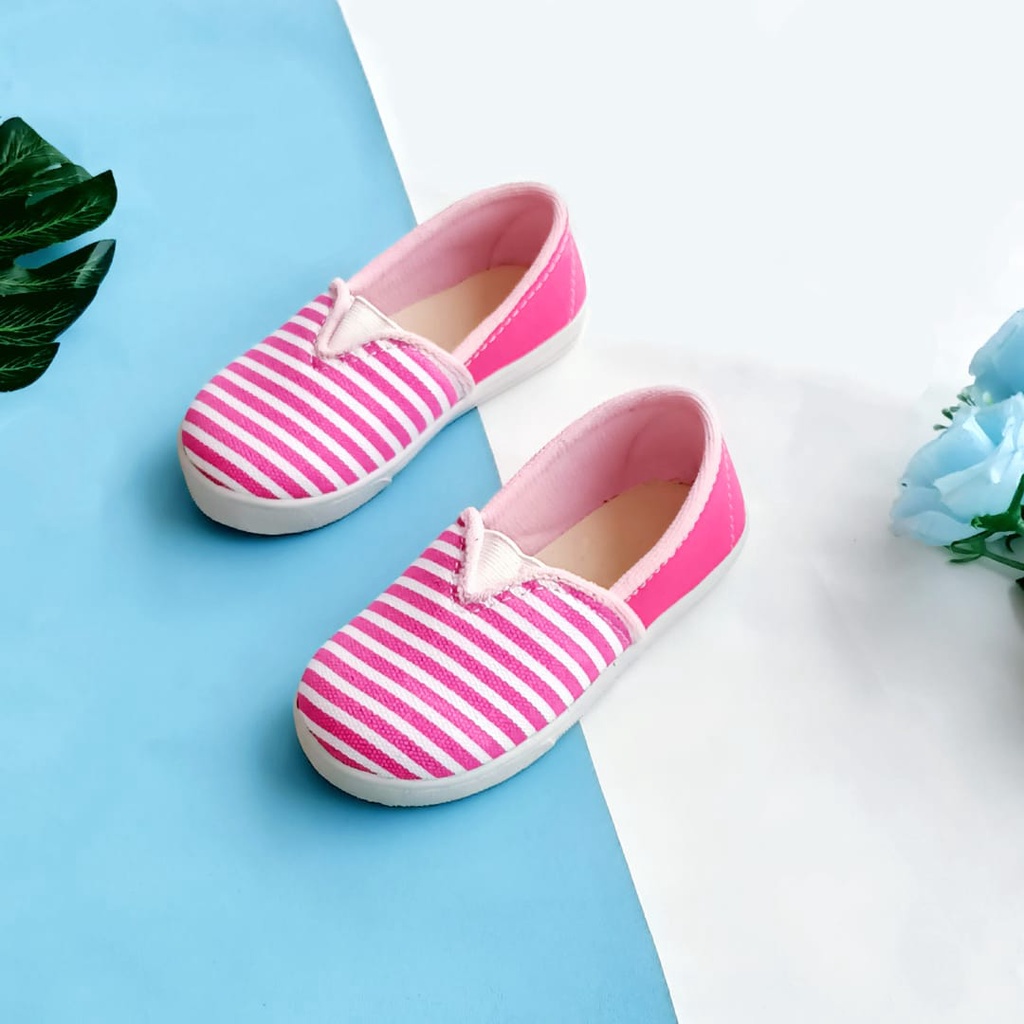 Sepatu anak perempuan slip-on salur pink MURAH