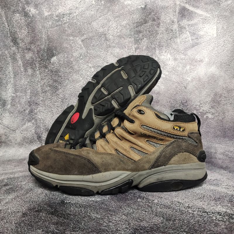 sepatu Hiking Vasque size 45