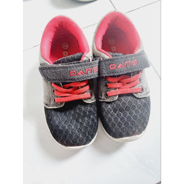 sepatu anak Dans