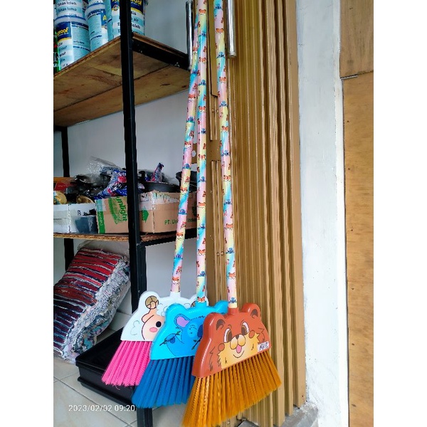 sapu lantai karakter sapu nilon karakter