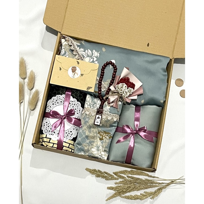 

Hampers Mukena Silk Premium Kado Ulang Tahun / Lebaran / Anniversary - Hijau, Ekonomis