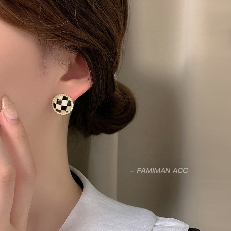 Anting Tusuk Hati Hitam Gaya Korea Retro Square Pearl Earrings Ladies Aksesoris Fashion2023Baru