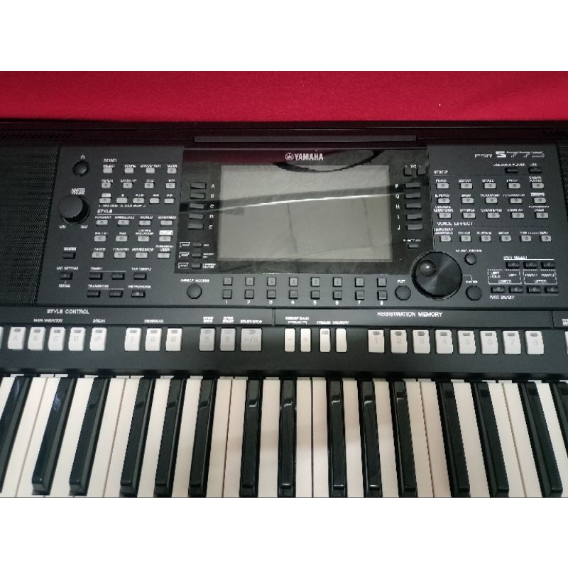 Yamaha PSR S775 Keyboard Arranger / Keyboard / Organtunggal