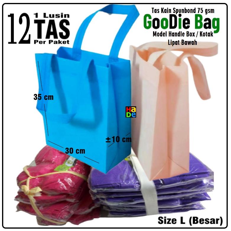 

☛ Hemat 50% 1 Lusin isi 12 Tas Kain Spunbond Kotak / Handle Box Goodie Bag Ukuran L.= 30x35x10 Kantong Belanja Lipat Serbaguna, Goody Bag Bingkisan Souvenir Ulang Tahun / Pernikahan, Tas Parcel Sembako, dll Polos Murah Lusinan .,..,.,.,.