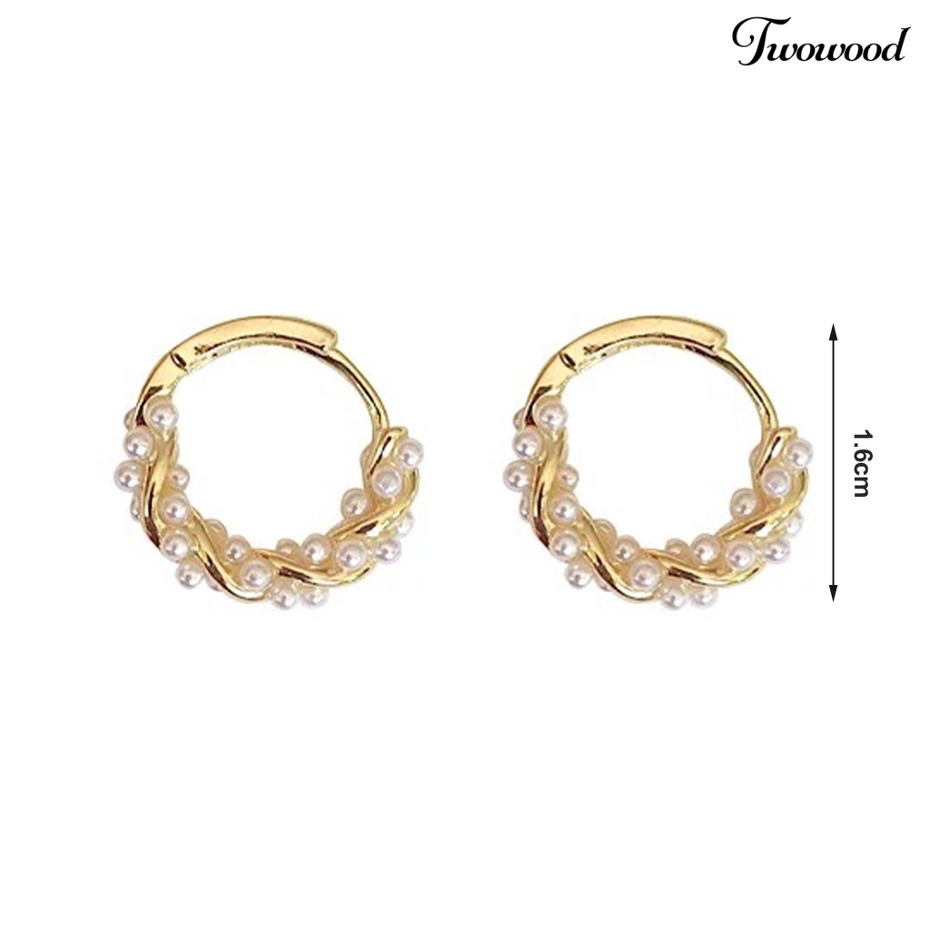 Twowood 1pasang Anting Hoop Cahaya Mewah Temperamen Mutiara Imitasi Minimalis Geometris Hias Hadiah Wanita Anting Lingkaran Perhiasan Pesta Aksesori Fashion