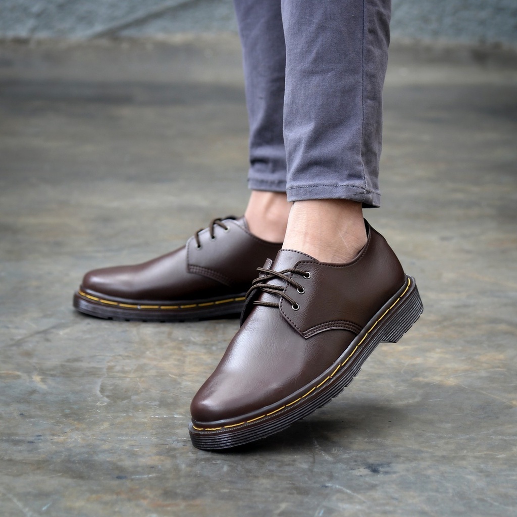 RIONZ x ROMAN BLACK - Sepatu Formal Pria Casual Kantoran Nikahan Kulit Syntetis Asli Original Sepatu Pantofel Pria Resmi Formal Docmar Hitam Coklat Gaya Trendy Kasual Kantor Kuliah Pesta Kondangan Gereja Kerja PNS Guru Kekinian Terlaris Terbaru Murah