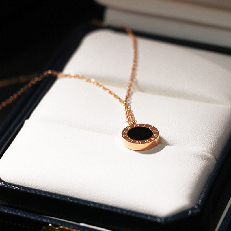 Kalung Rantai Pendek Dengan Liontin Batu Agate Bulat Angka Romawi Warna Hitam Untuk Wanita | Kalung Rose Gold 18k | Kalung Bahan Stainless Steel | Kalung Bahan Titanium Steel