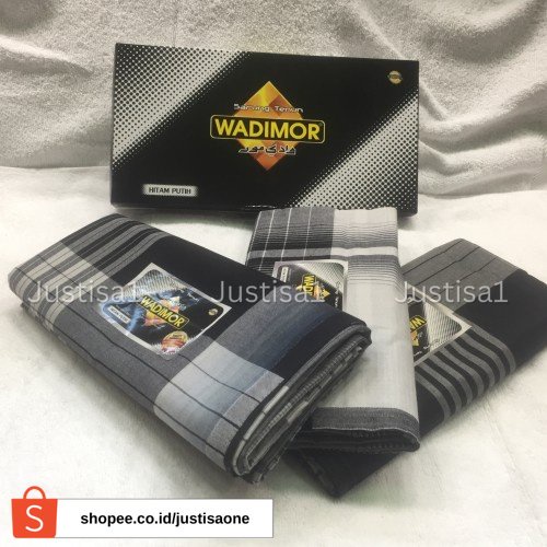 Sarung WADIMOR Motif Hitam Putih Warna Black White HP - Kain Tenun Dewasa Pria Laki Santri Solat Pesantren Sholat Remaja Tanggung Cowok Pesantren Masjid Kang Santri Grosir Sunatan Lebaran Hadiah Sovenir Cowo Premium Kasual Casual Formal Resmi Lembut Adem