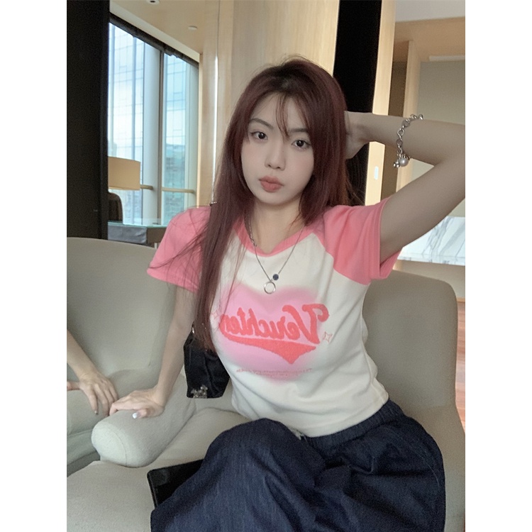 Red Pink Slim Manis Hot Gadis Ketat Pendek Atasan Wanita 2023 Baru Musim Panas Bahasa Perancis Niche Pusar Lengan Pendek T-shirt