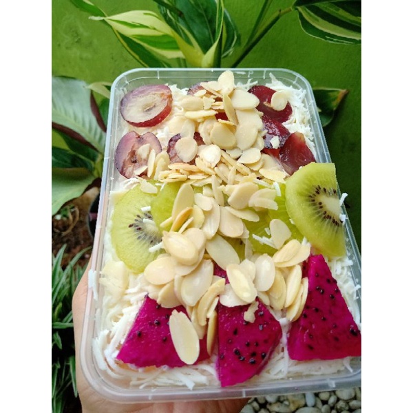 

LUPINKI salad buah dengan topping almond ukuran 750 ml