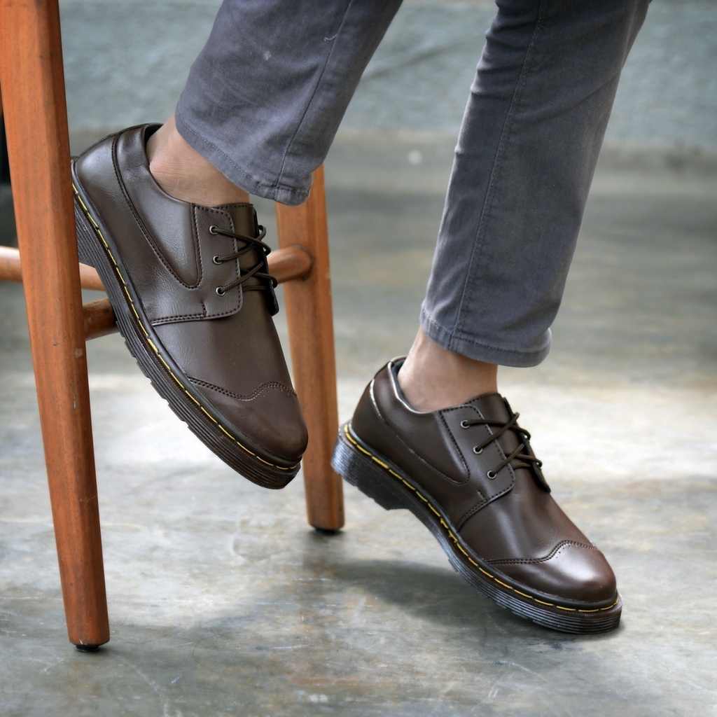 RIONZ x DORI BLACK - Sepatu Formal Pria Casual Kantoran Nikahan Kulit Syntetis Asli Original Sepatu Pantofel Pria Resmi Formal Docmar Hitam Coklat Gaya Trendy Kasual Kantor Kuliah Pesta Kondangan Gereja Kerja PNS Guru Kekinian Terlaris Terbaru Murah