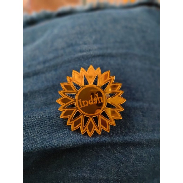 BROSS NAMA AKRILIK BENTUK MATAHARI CUSTOM DESIGN
