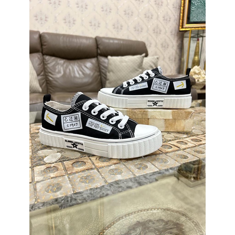 SEPATU SNEAKERS WANITA